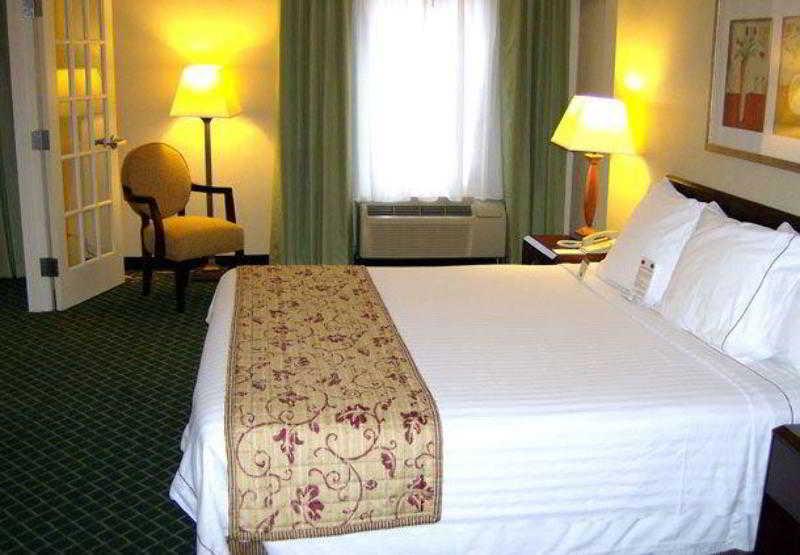 Fairfield Inn & Suites Butler Rom bilde